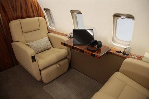 Открыть на весь экран Challenger 850 0